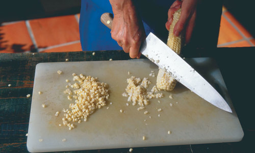 Cutting corn kernels off the cob #4