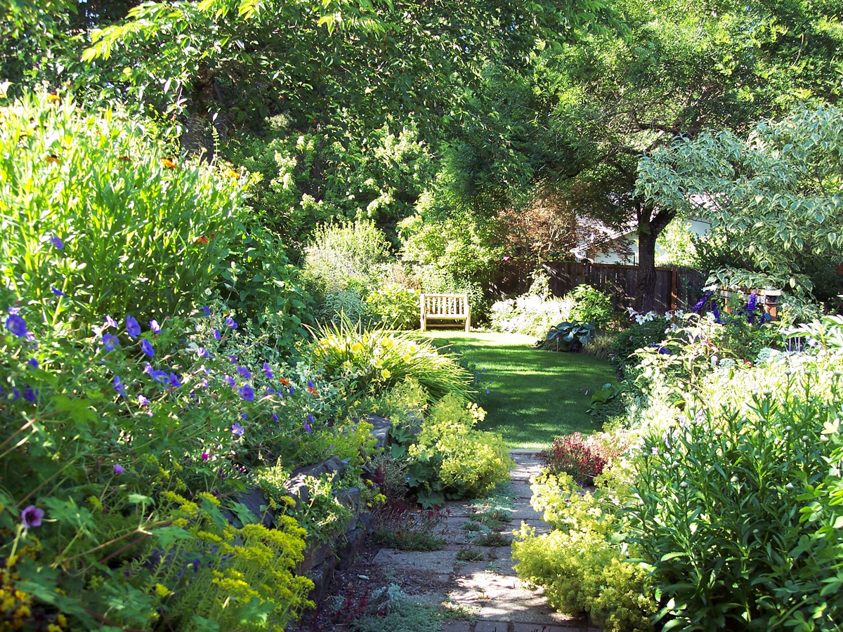 Nancy S Garden In Oregon Revisited Finegardening