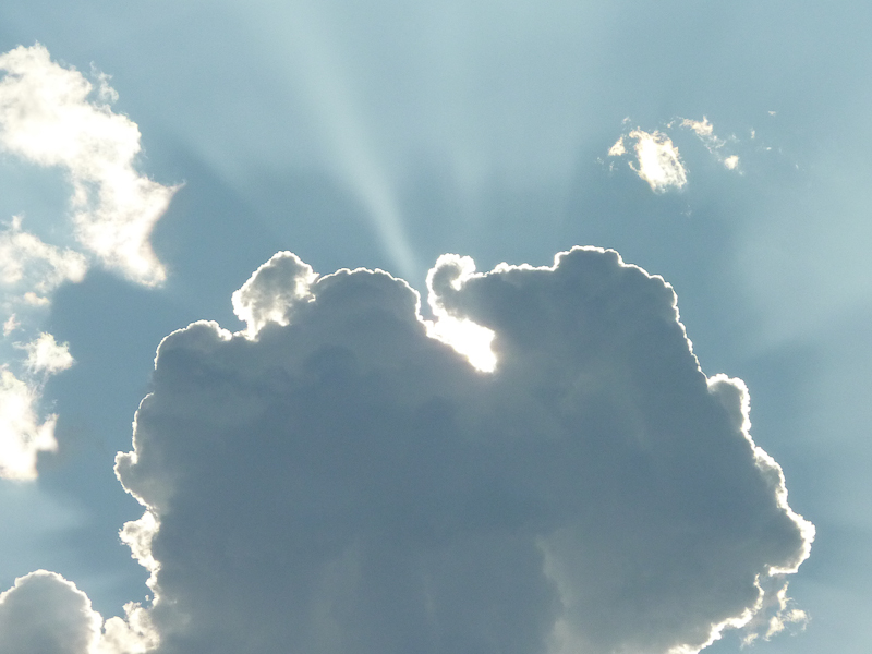 Puffy cloud with light rays