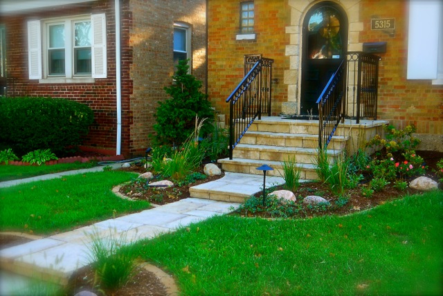 Susan S Front Yard Makeover In Illinois, Landscape Ideas For Front Of House Midwest